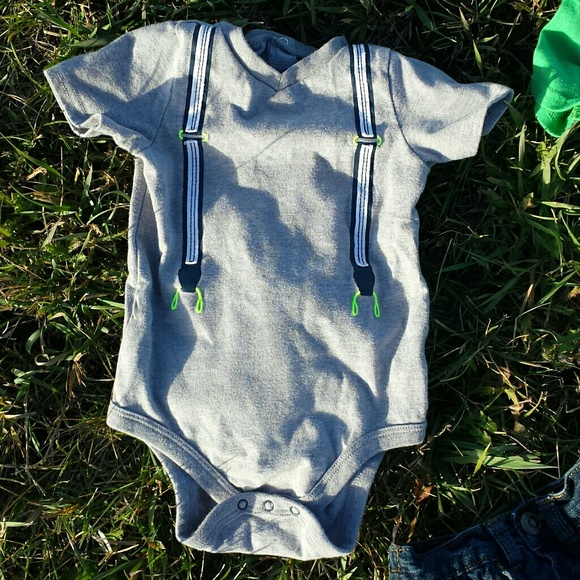 Bundle: fleece-lined jeans and two onesies - Picture 2 of 4